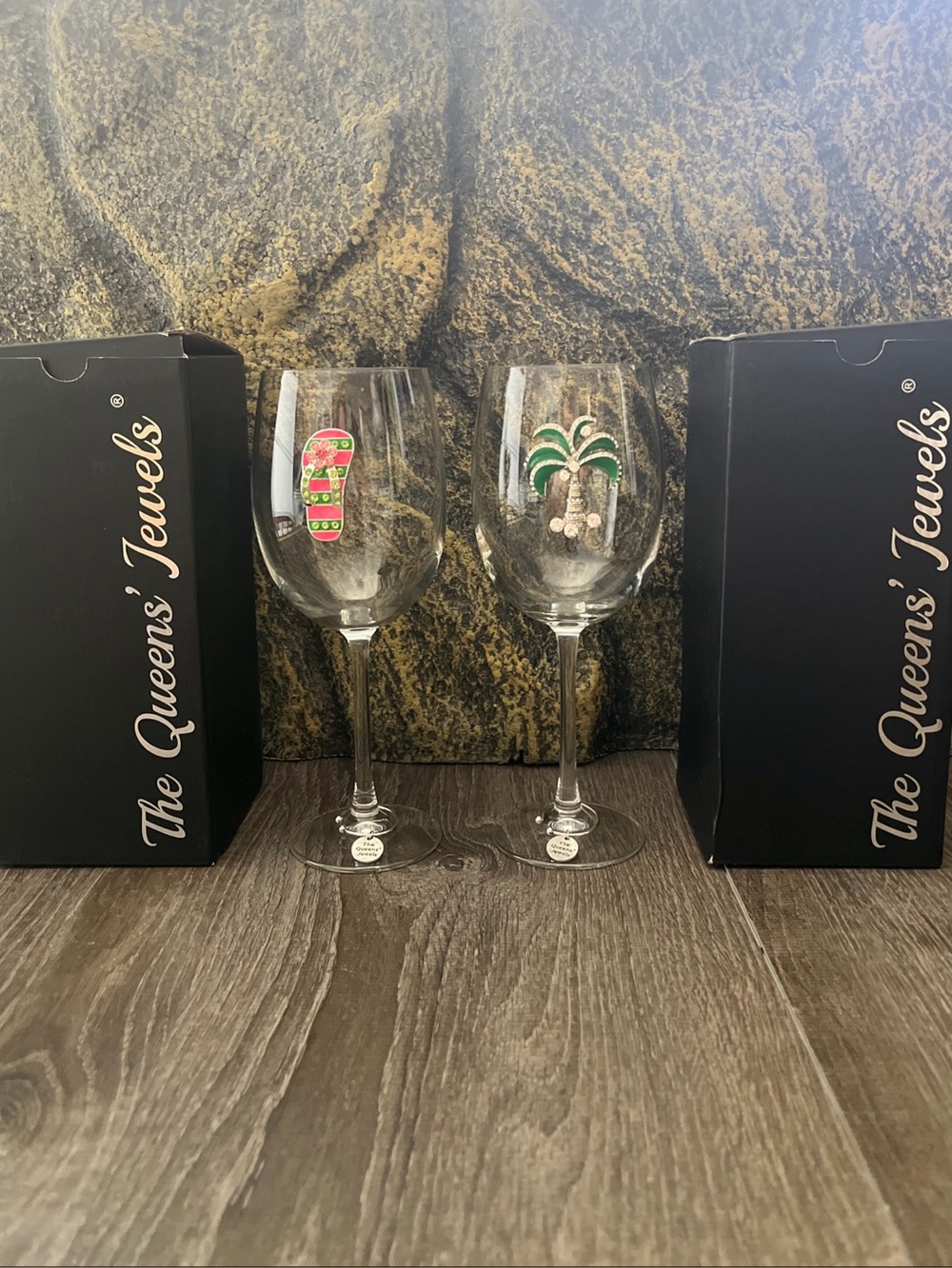 2 Queen Jewels Tropical Palm & Flip-Flop Wine Glasses - Clear